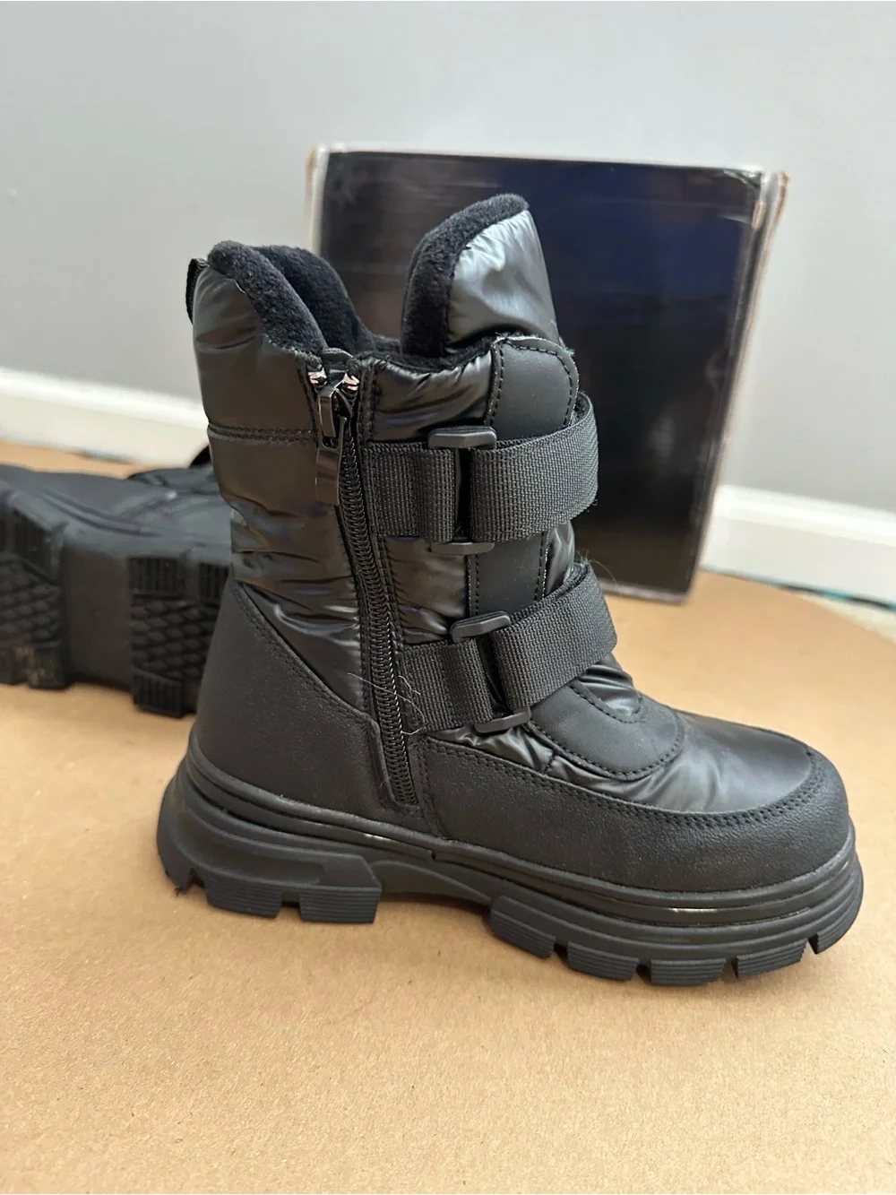 Snow boots size 1